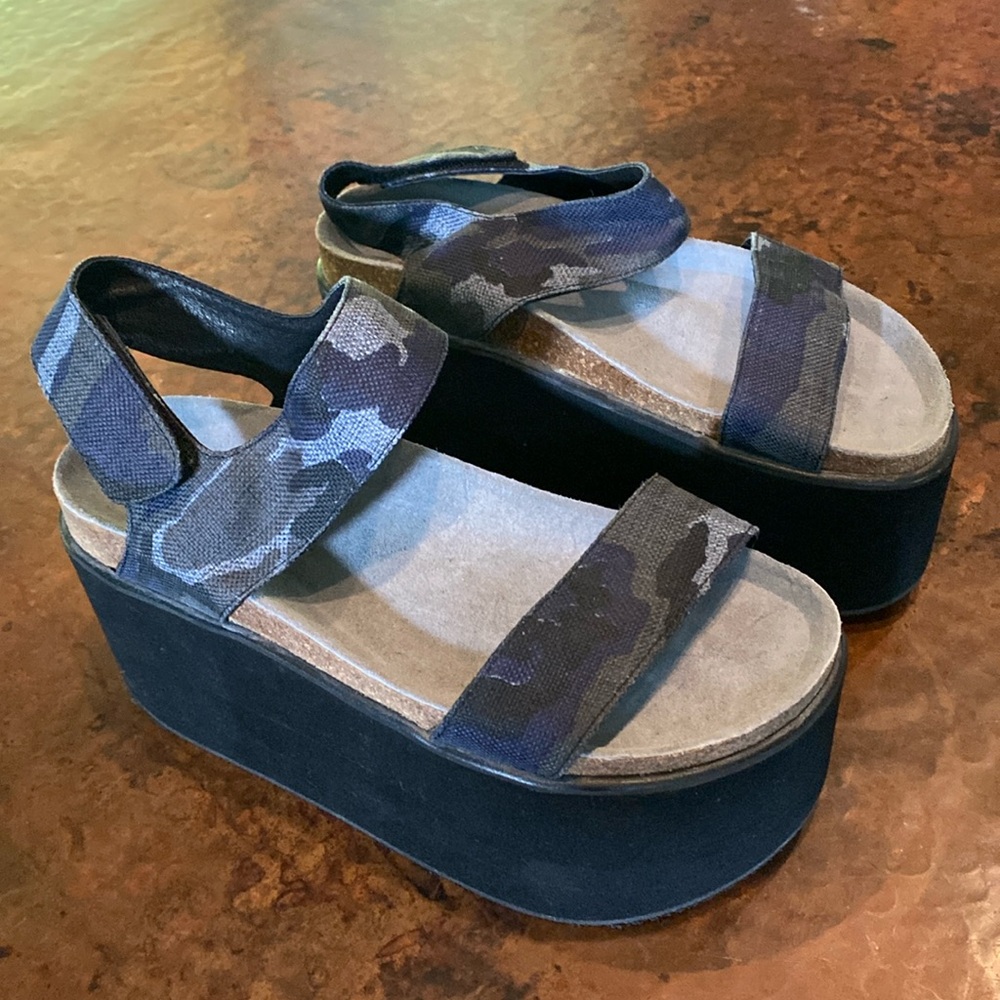 Tall platform blue camo sandals made in Spain size 39